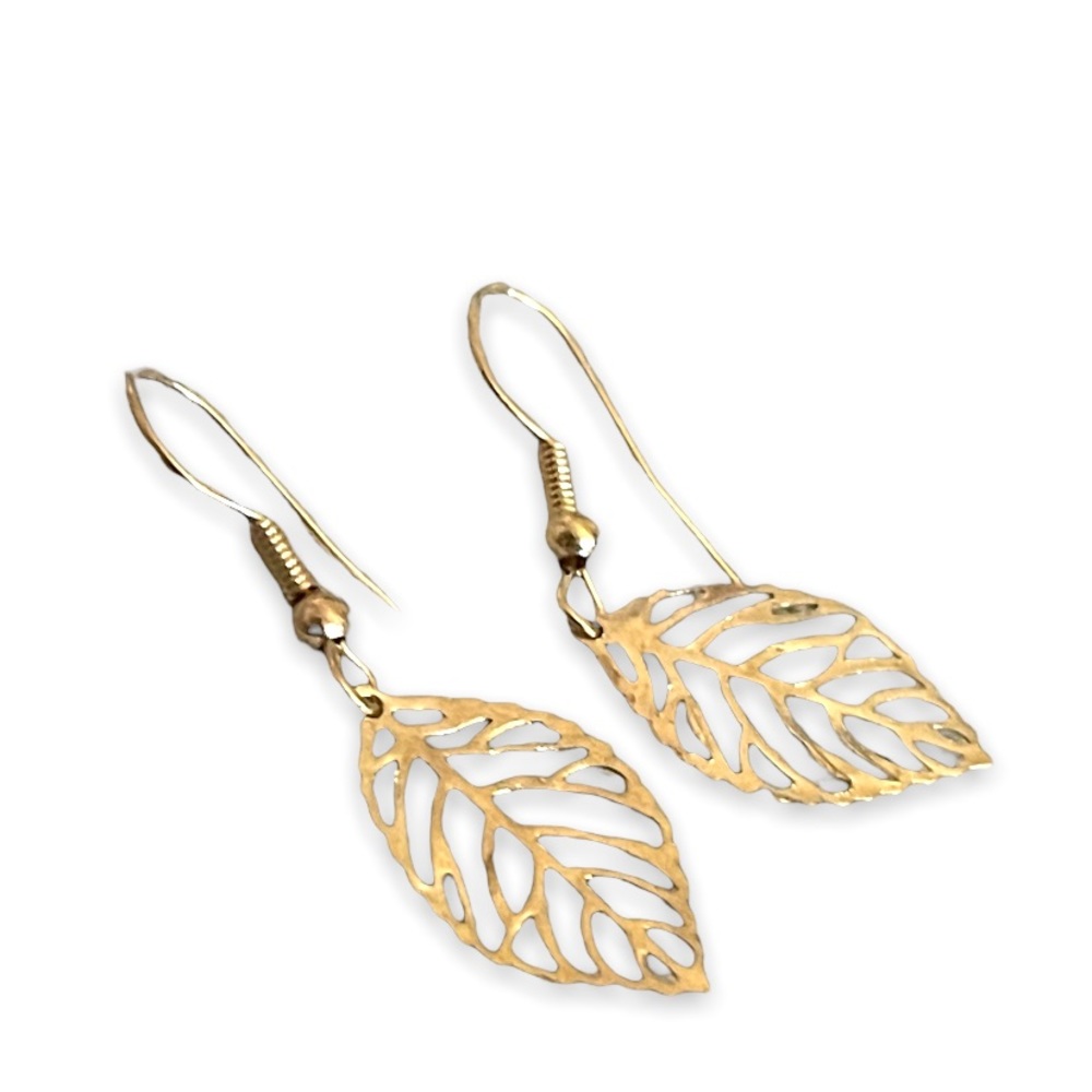 New Petite Artisan Lightweight Minimalist Gold Floral Hallow Leaf Earrings - Picture 4 of 6